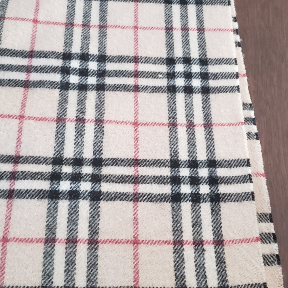 Burberry London Wool Shawl/Scarf - Picture 16 of 16